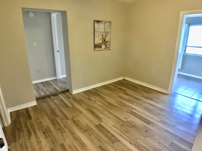 Building Photo - Charming 3/2 home in South Tampa