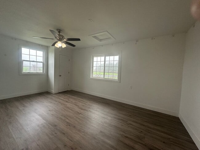 Building Photo - 4645 NE Elliott Cir