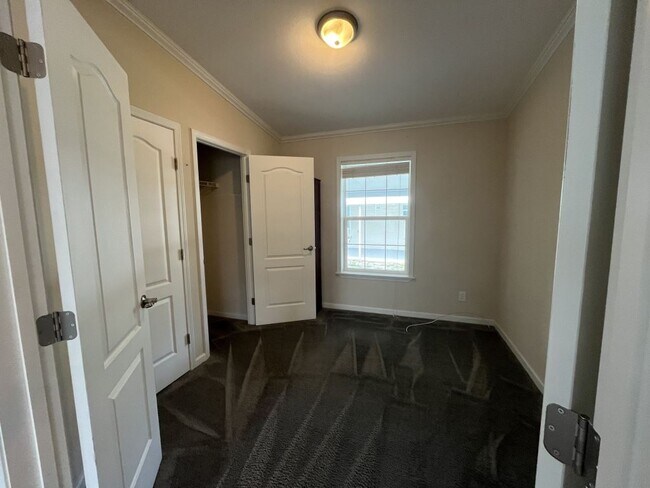 Building Photo - 146 Highland Dr