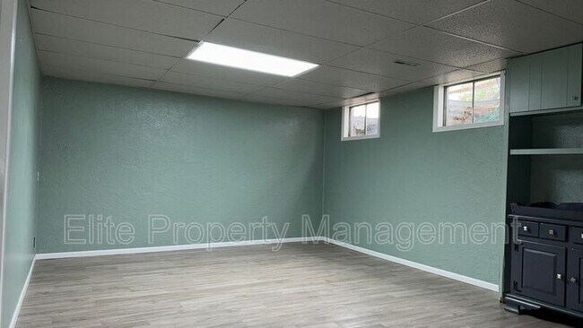 Building Photo - 4030 Ridge Dr