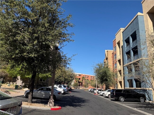 Building Photo - 38 E Serene Ave