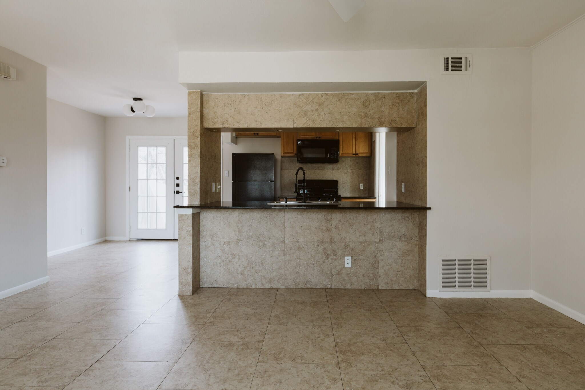 Building Photo - 1402 Fairfield Dr