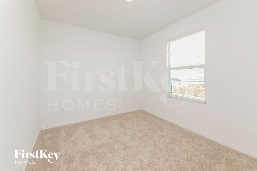 Building Photo - 235 Plumcove Dr