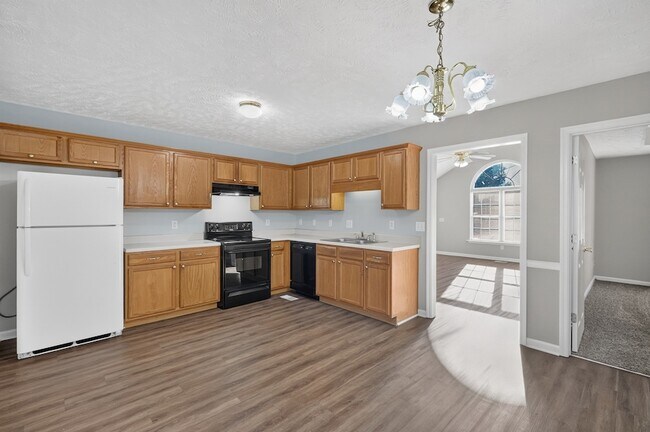 Building Photo - 2109 Dothan Dr