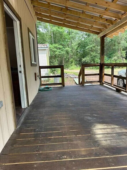 Building Photo - 243 Lure Ln
