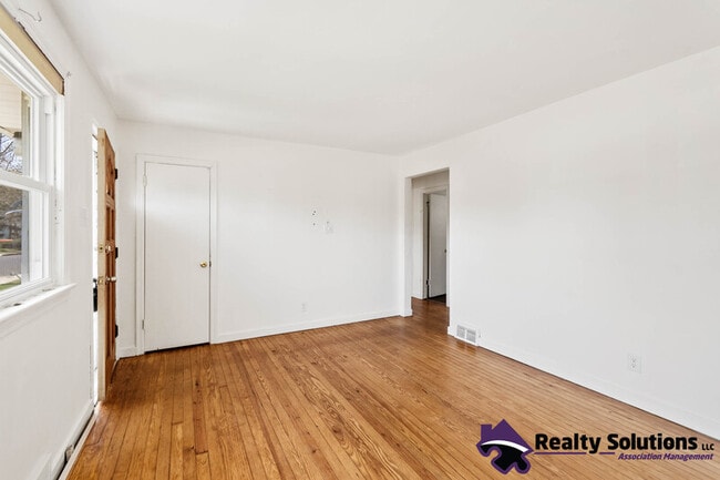 Building Photo - 503 4th St