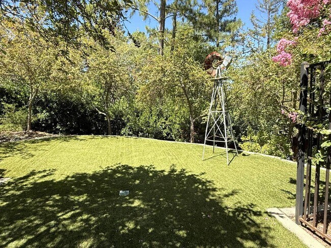 Building Photo - Westside Alamo Custom Estate With Beautifu...