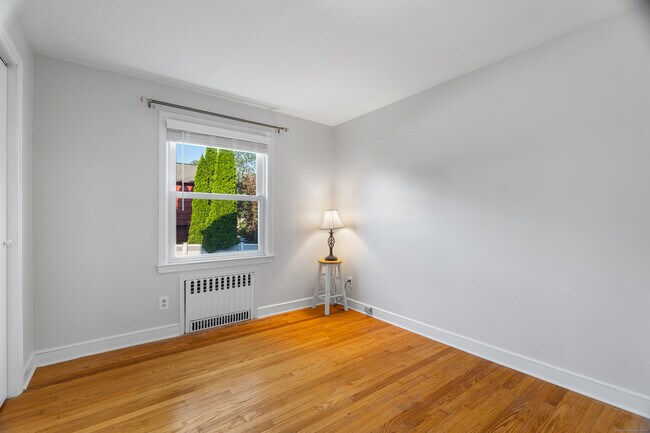 Building Photo - 228-230 Jennings Rd