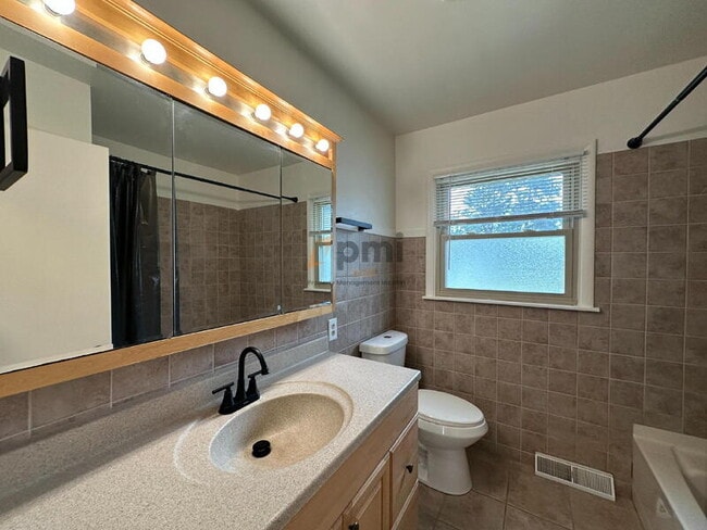 Building Photo - 2627 W 60th Dr