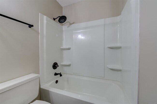 Building Photo - 624 S Pam Ave