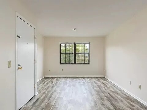 Building Photo - 573 Irving Wick Dr E