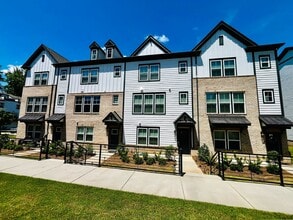 Building Photo - Beautiful 4BR Townhouse in Ballantyne