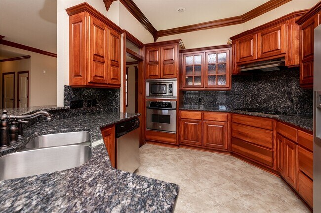 Building Photo - 3902 SW Banbury Dr