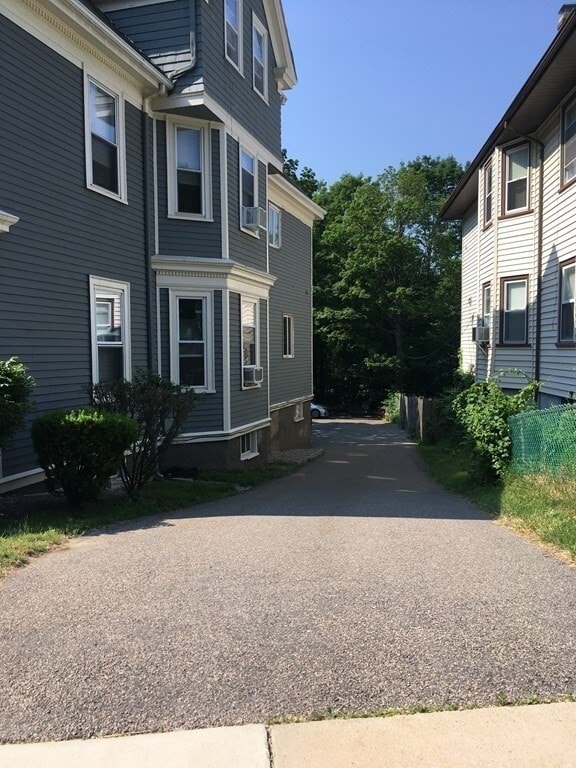 Building Photo - 1078 South St