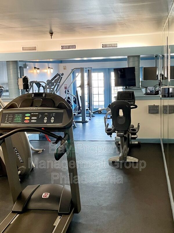 Building Photo - 3 N Christopher Columbus Blvd