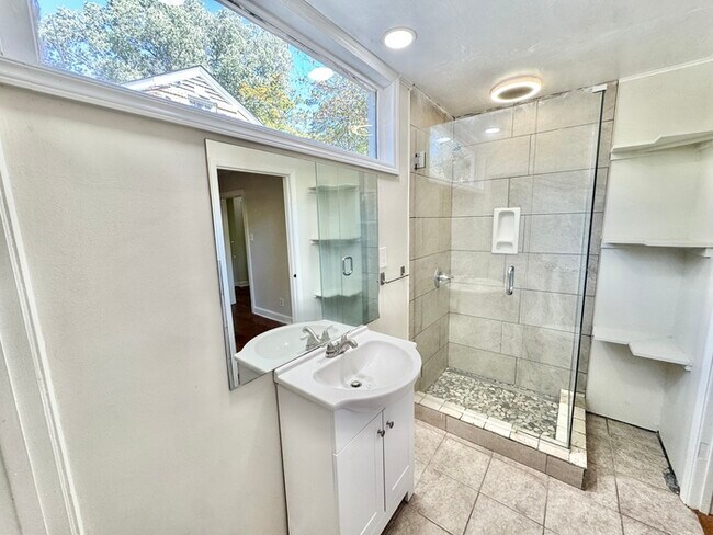 Building Photo - 163 S Fenwick Rd