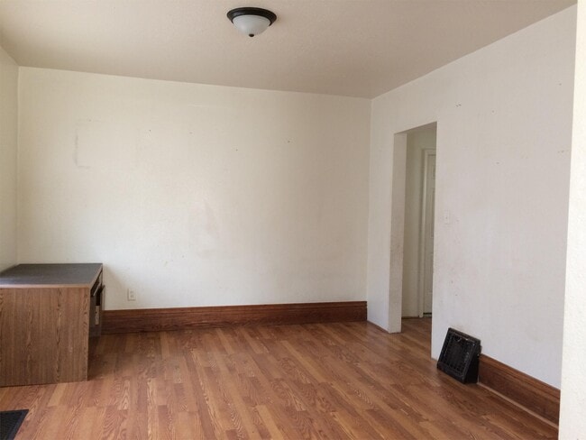 Building Photo - 846 Logan Ave