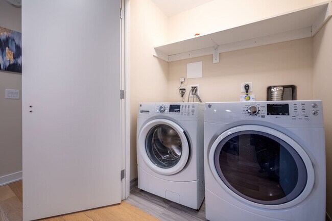 Building Photo - 355 Atlantic St