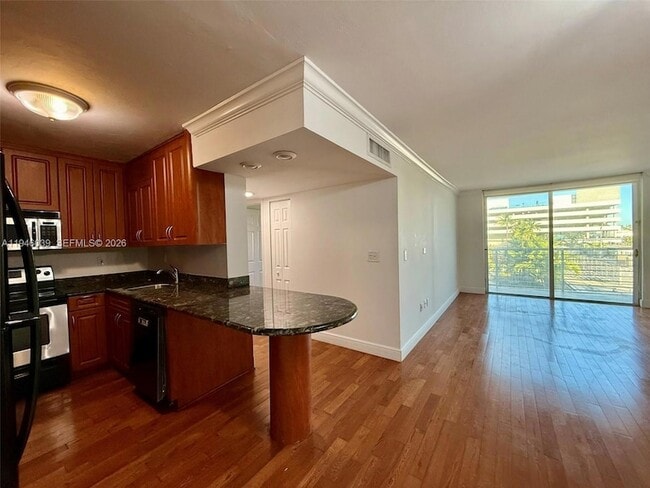 Building Photo - 1605 Bay Rd