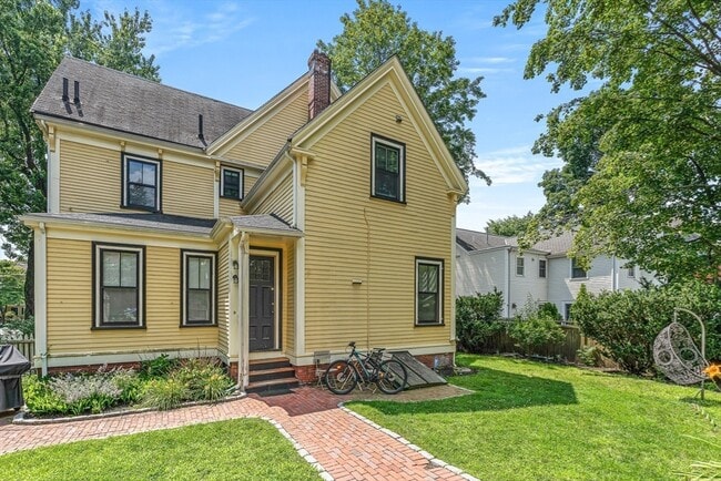 Building Photo - 65 Church St