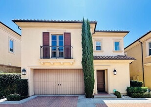 Building Photo - "Charming 3-Bedroom Sanctuary in Irvine: Spacious 2,100 Sq Ft Haven on Cherry Tree"