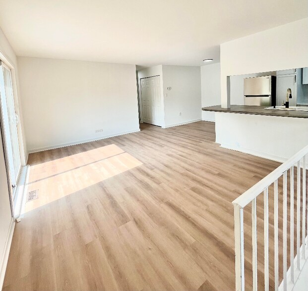 Building Photo - 29W640 Winchester Cir N