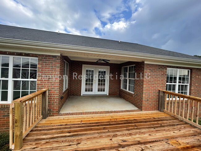 Building Photo - A beautiful home with 4 bedrooms