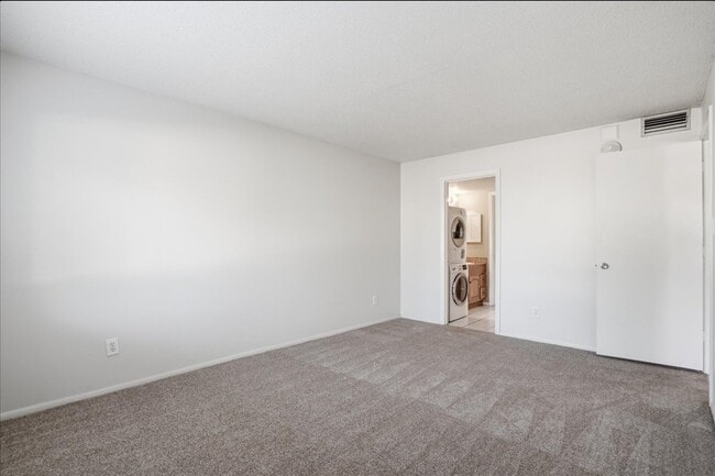 Building Photo - 3700 S Osprey Ave