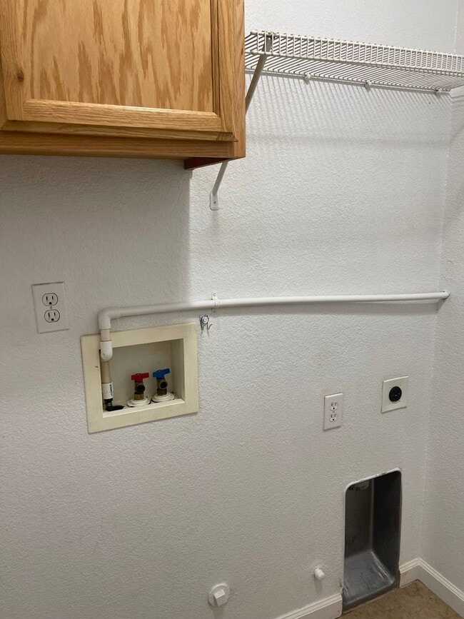 Building Photo - 50% OFF FIRST MONTH'S RENT!! MOVE-IN READY – THIS ONE WILL GO FAST!