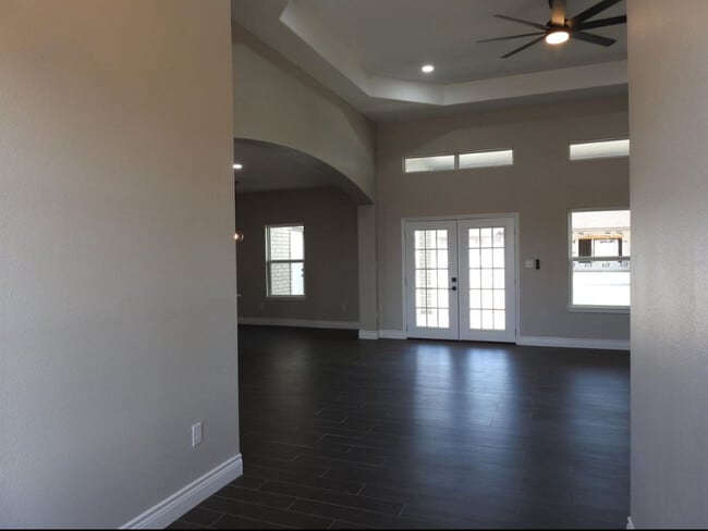 Building Photo - 400 Pitaya Ln