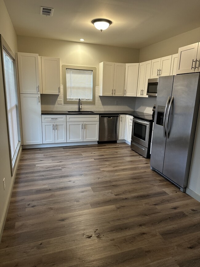 Building Photo - 125 Cayuga St