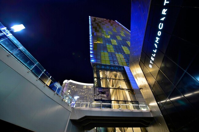 Building Photo - Veer Towers 2210E-CityCenter Views from th...