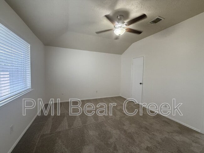Building Photo - 9618 Yearling Cir