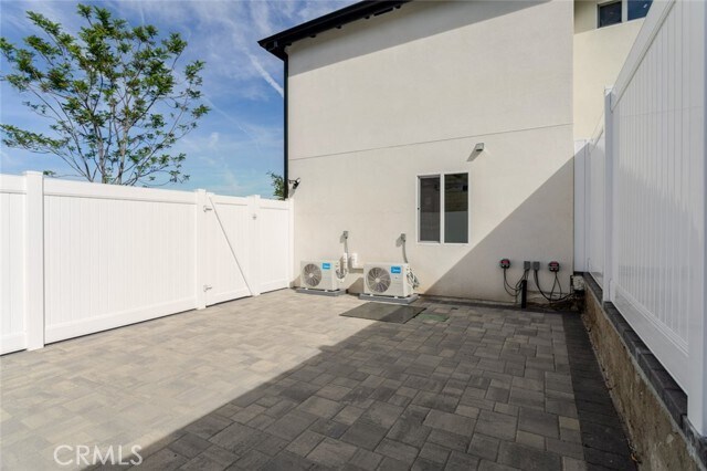 Building Photo - 10421 Pinyon Ave