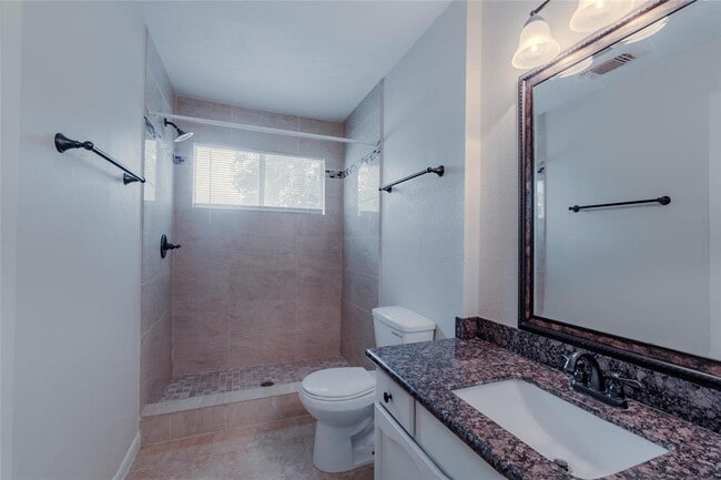 Building Photo - 4239 Southchase Ln