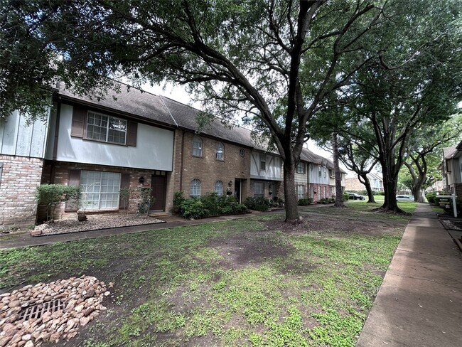 Building Photo - 8101 Amelia Rd