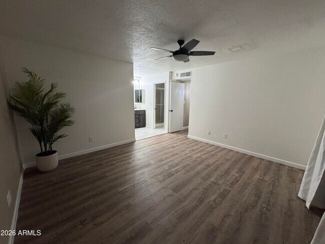 Building Photo - 812 N 86th Pl