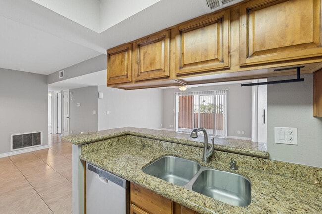 Building Photo - 540 N May