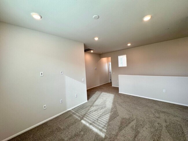 Building Photo - MOVE IN SPECIAL! $1000 off 1st month rent if you move in the month of January! Spacious 4 Bedroom...