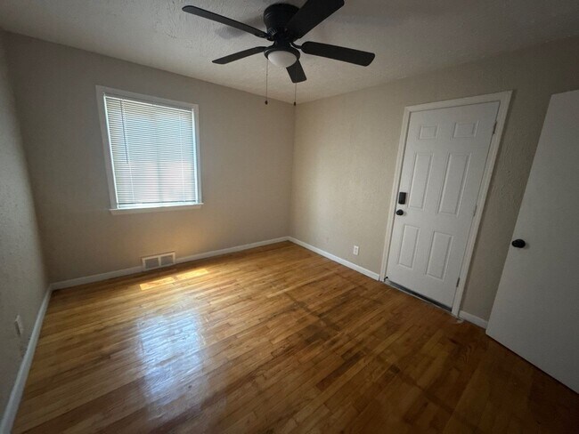Building Photo - Freshly Renovated 3-Bedroom Home – Quality...