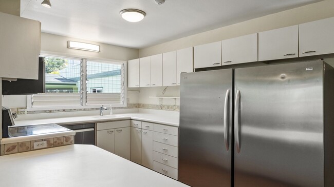 Building Photo - Large Kailua Beachside Home w/ beautiful y...