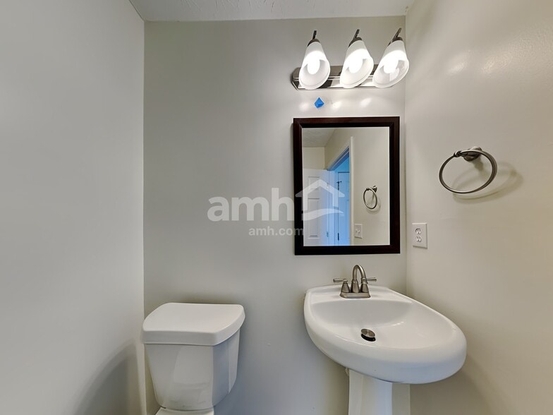 Building Photo - 814 Carlton Pointe Terrace