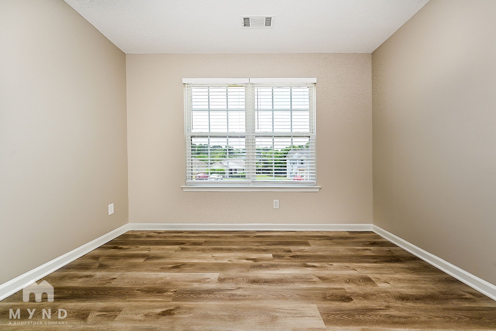 Building Photo - 1666 Hallmark Hills Dr