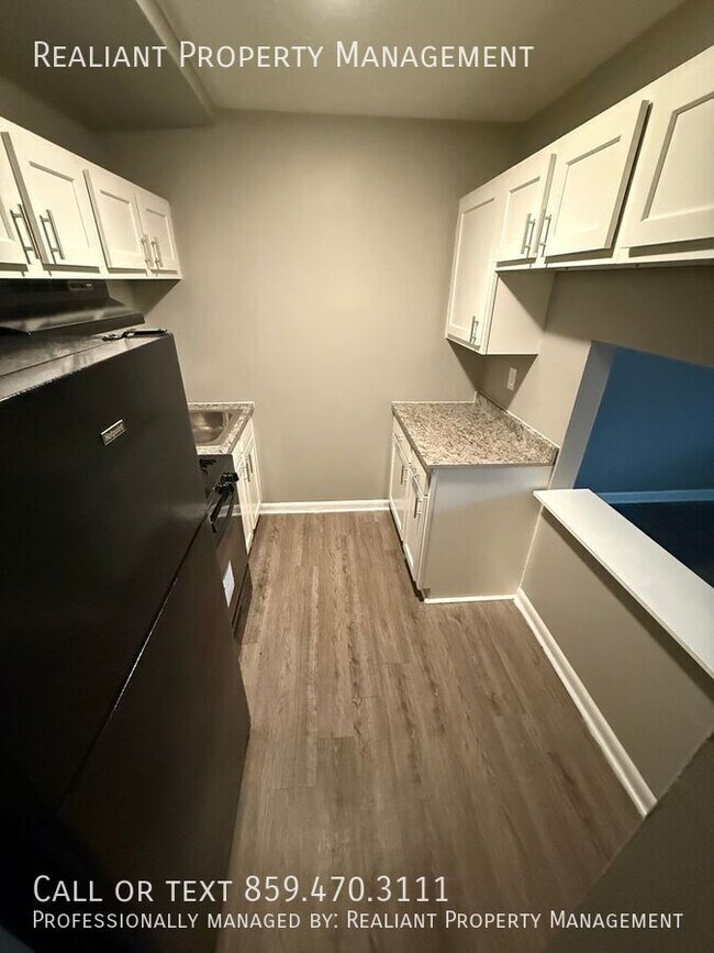 Building Photo - 2082 Fairmont Ct