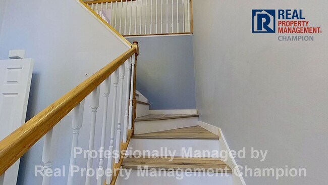 Building Photo - Spacious Home w/Community Access to Intra-...
