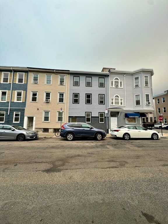Building Photo - 186 Marion St