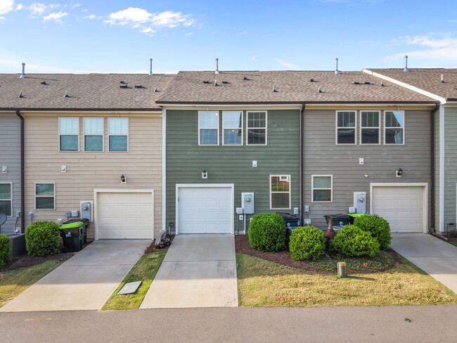 Building Photo - 3-Bedroom Home with Spacious Layout & Private Backyard in Wendell