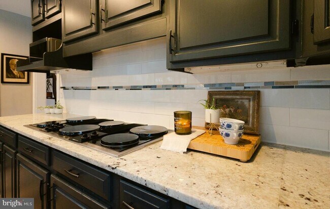 Building Photo - 15841 York Rd