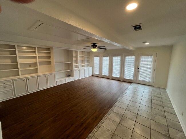 Building Photo - 1375 Riverwood Dr