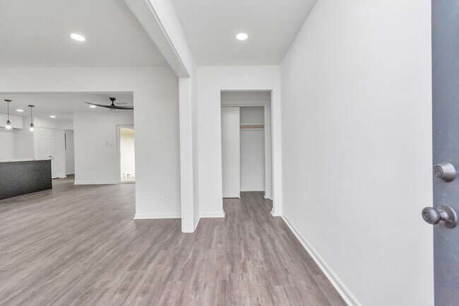 Building Photo - 5006 Heatherbloom Dr